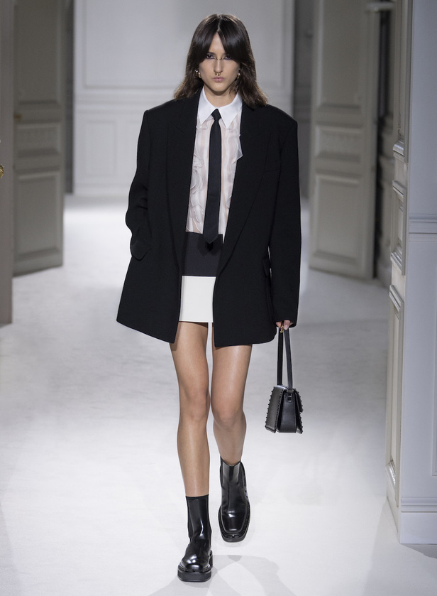 من مجموعة فالنتينو لموسم خريف وشتاء 2023-2024