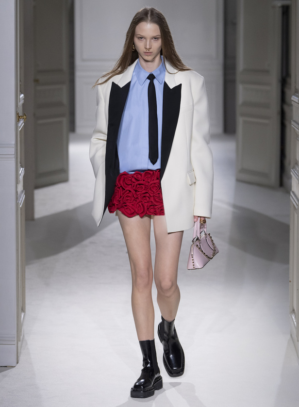 من مجموعة فالنتينو لموسم خريف وشتاء 2023-2024