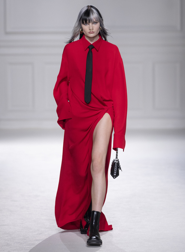 من مجموعة فالنتينو لموسم خريف وشتاء 2023-2024