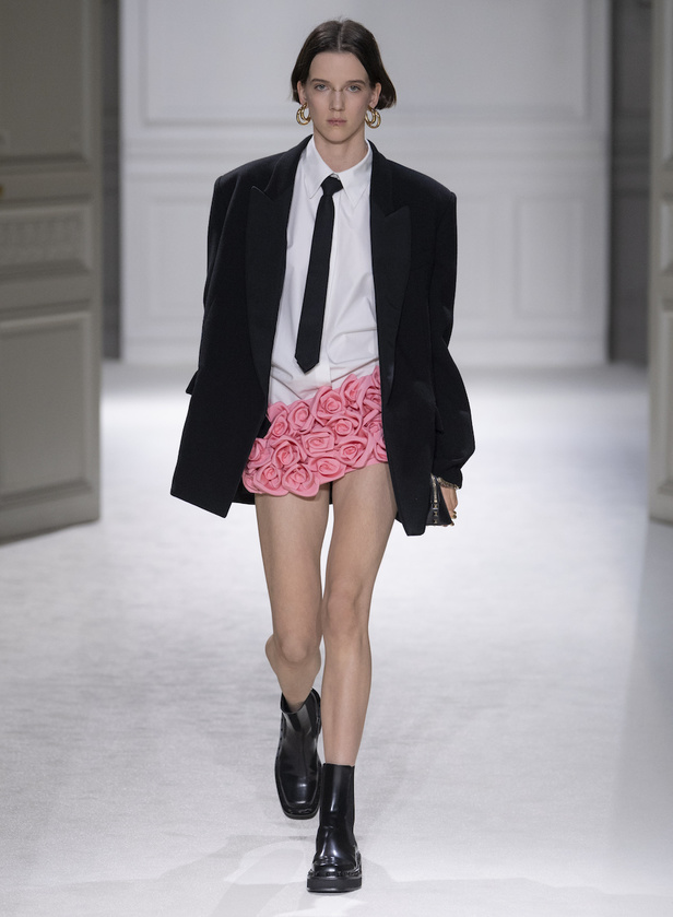 من مجموعة فالنتينو لموسم خريف وشتاء 2023-2024