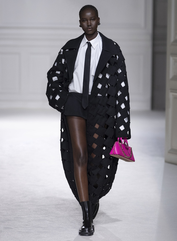 من مجموعة فالنتينو لموسم خريف وشتاء 2023-2024