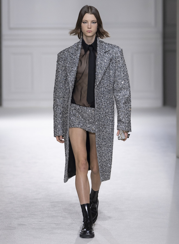 من مجموعة فالنتينو لموسم خريف وشتاء 2023-2024