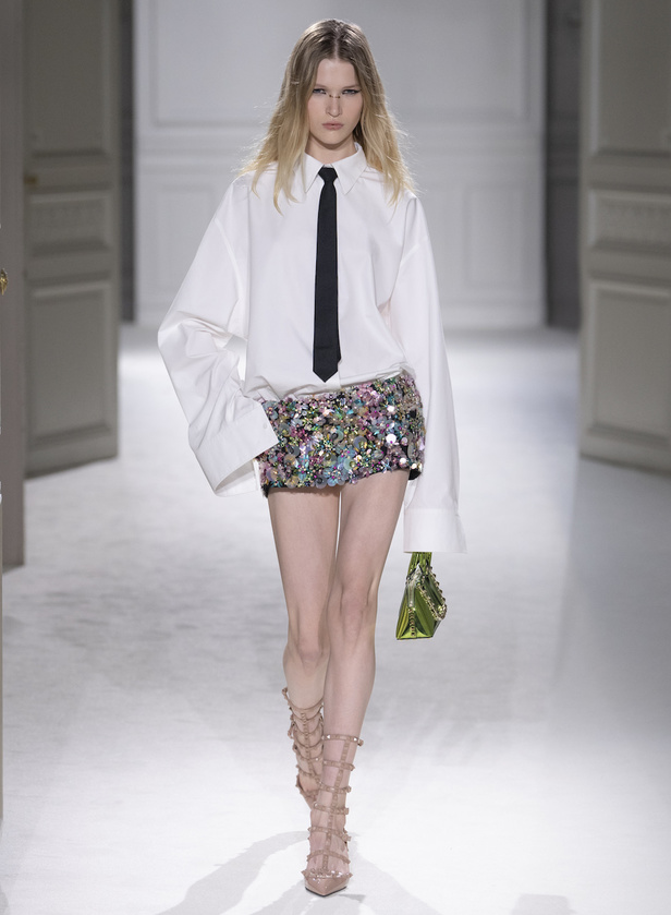 من مجموعة فالنتينو لموسم خريف وشتاء 2023-2024