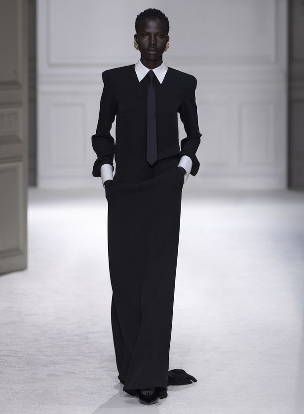 من مجموعة فالنتينو لموسم خريف وشتاء 2023-2024