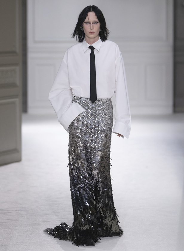 من مجموعة فالنتينو لموسم خريف وشتاء 2023-2024