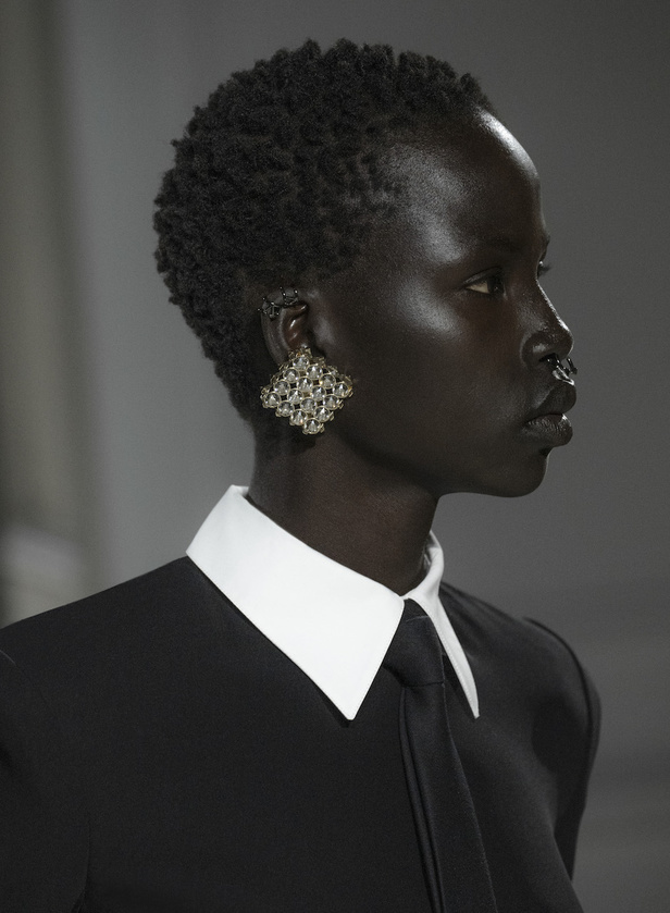 مجموعة فالنتينو لخريف 2023 بعنوان Black Tie