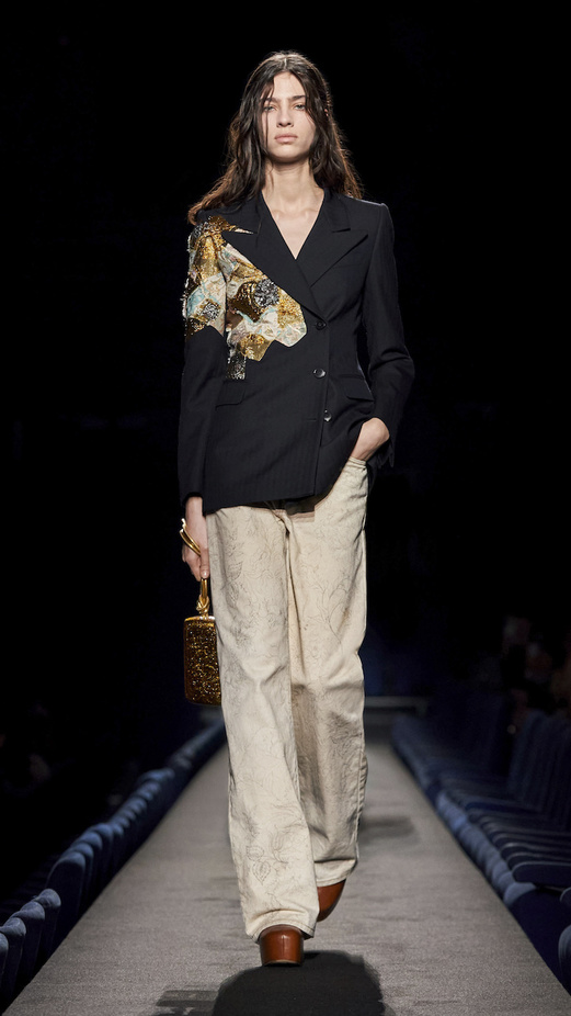 مجموعة Dries Van Noten لموسم خريف وشتاء 2023-2024