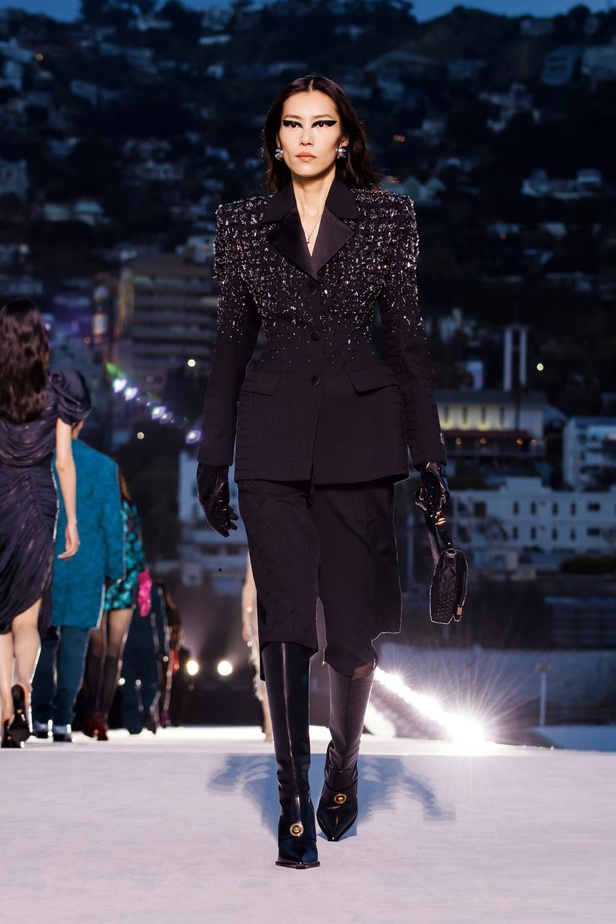 مجموعة Versace لخريف وشتاء 2023-2024 