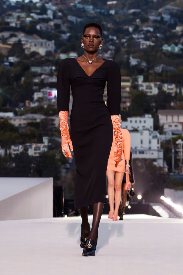 مجموعة Versace لخريف وشتاء 2023-2024 