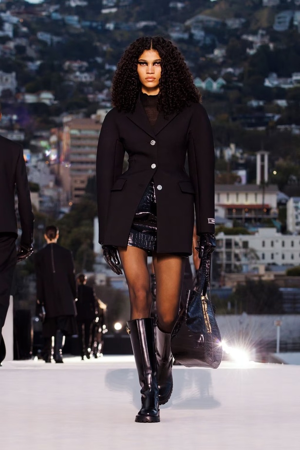 مجموعة Versace لخريف وشتاء 2023-2024 