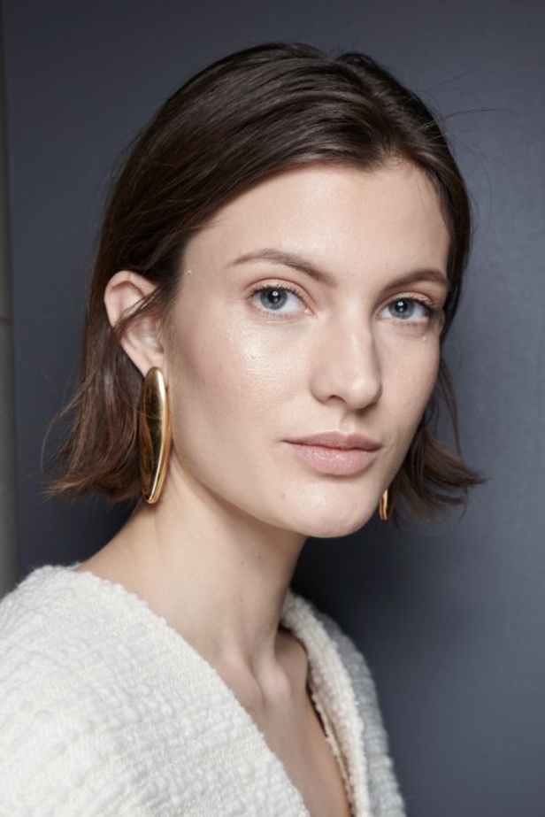 مجموعة Zimmermann لخريف وشتاء 2023-2024: تآزر بين الجينز والفساتين بأسلوب أنثويّ ساحر