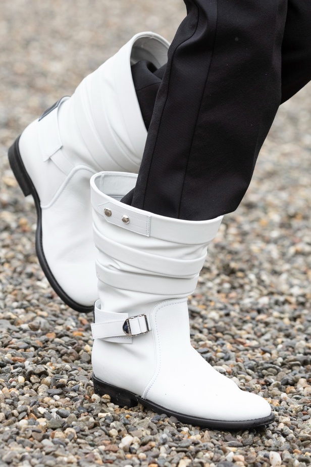 لويس فويتون تقدّم مجموعة Cruise 2024 بأجواء خيالية في إيزولا بيلا 