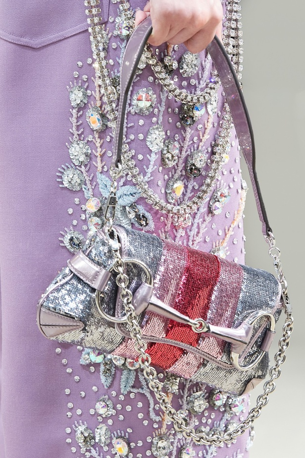 مجموعة Gucci Cruise 2024 تأخذنا إلى سيول في رحلة تجمع بين الأناقة والتراث 