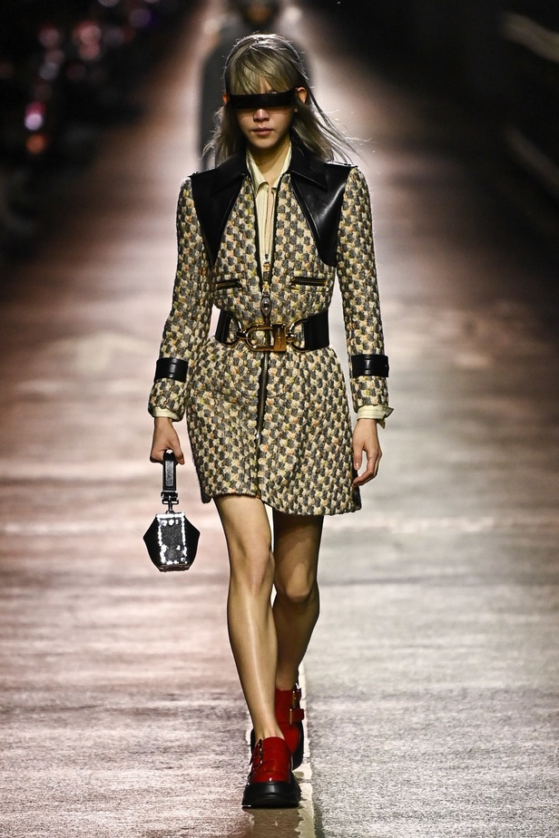مجموعة Louis Vuitton لموسم ما قبل خريف 2023.. قصات كاجوال وعودة الجلد الى الواجهة
