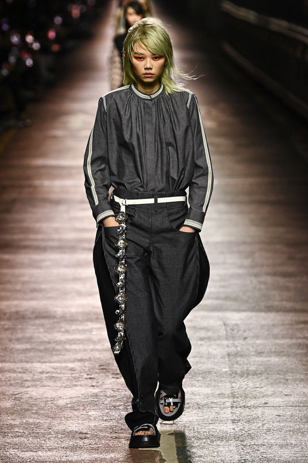 مجموعة Louis Vuitton لموسم ما قبل خريف 2023.. قصات كاجوال وعودة الجلد الى الواجهة