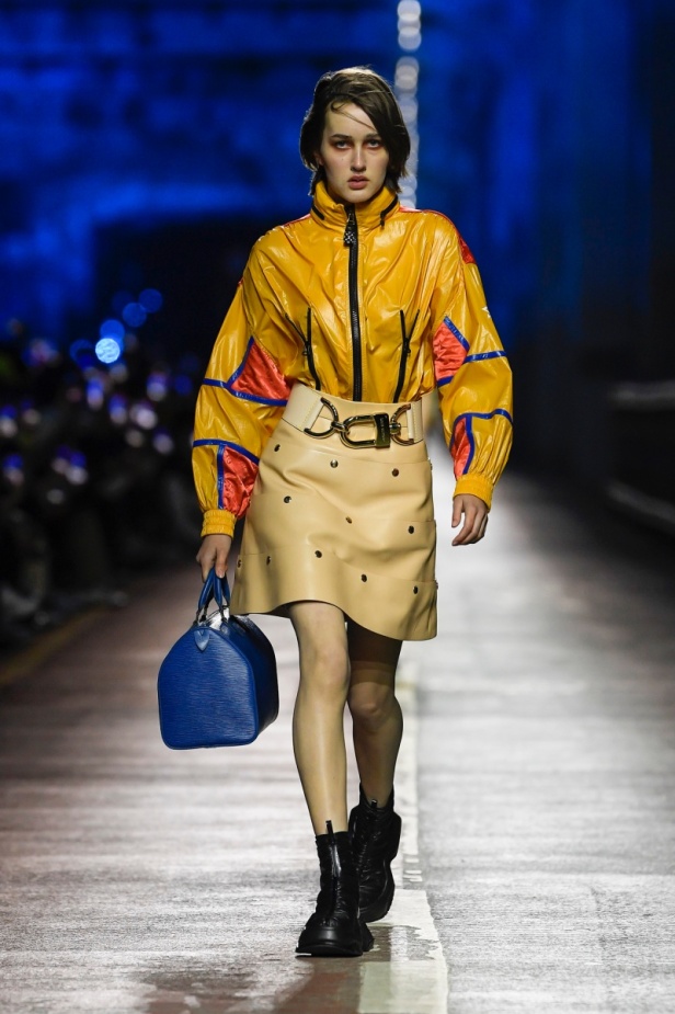 مجموعة Louis Vuitton لموسم ما قبل خريف 2023.. قصات كاجوال وعودة الجلد الى الواجهة