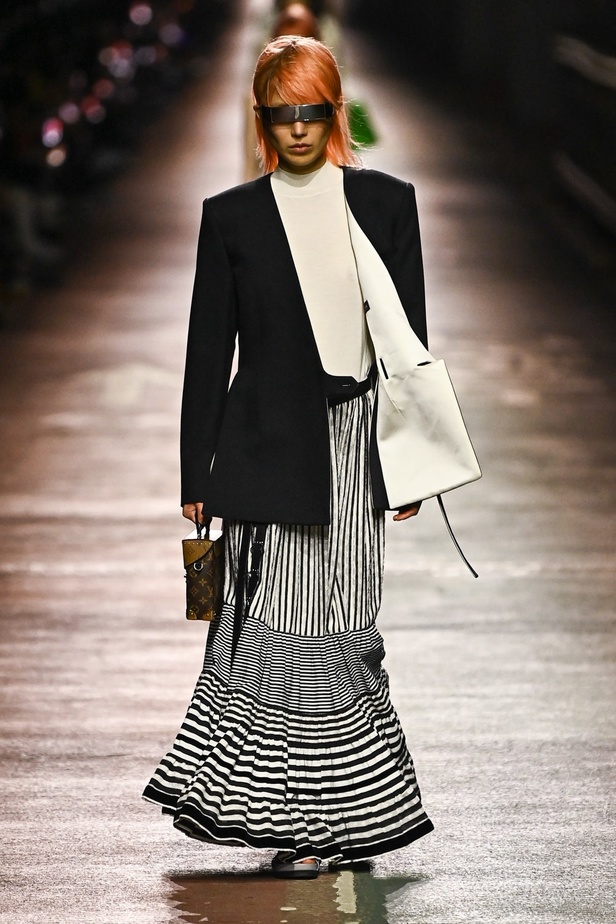 مجموعة Louis Vuitton لموسم ما قبل خريف 2023.. قصات كاجوال وعودة الجلد الى الواجهة
