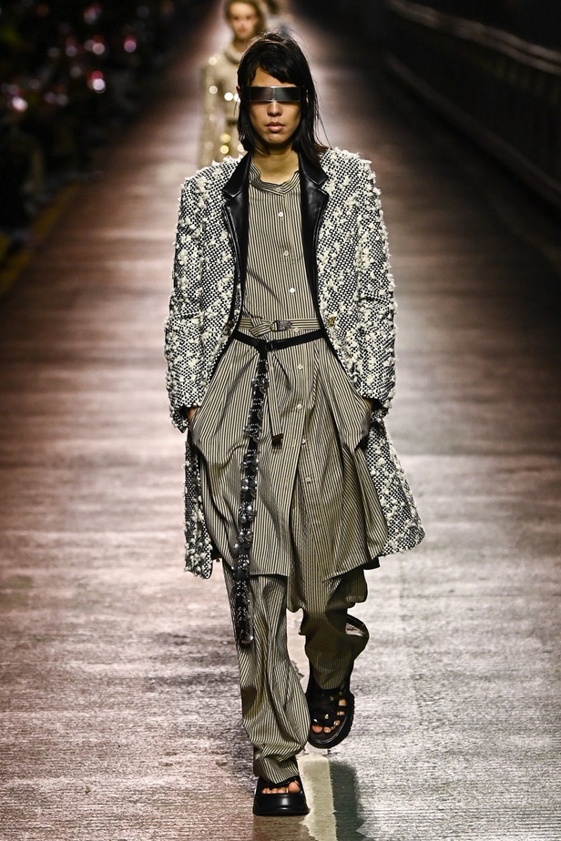 مجموعة Louis Vuitton لموسم ما قبل خريف 2023.. قصات كاجوال وعودة الجلد الى الواجهة