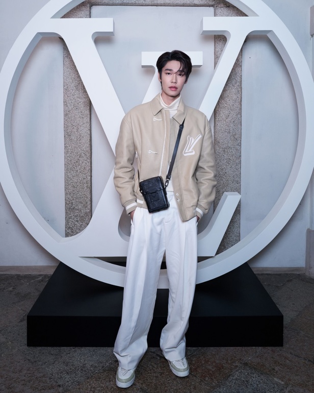 لويس فويتون تقدّم مجموعة Cruise 2024 بأجواء خيالية في إيزولا بيلا 