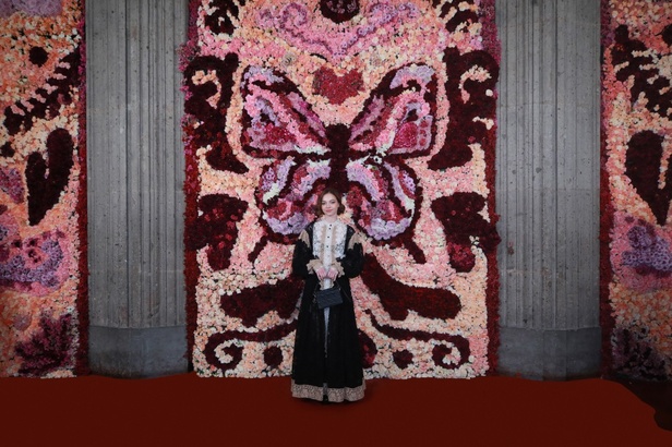 مجموعة Dior Cruise لعام 2024: احتفال بـ"فريدا كاهلو" والحرفية الاستثنائية