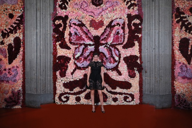 مجموعة Dior Cruise لعام 2024: احتفال بـ"فريدا كاهلو" والحرفية الاستثنائية