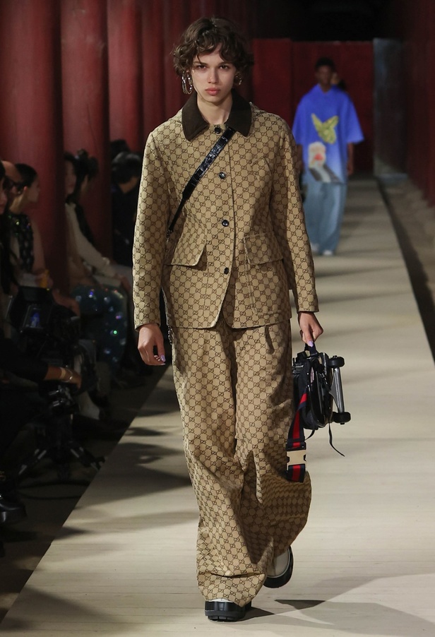 مجموعة Gucci Cruise 2024 تأخذنا إلى سيول في رحلة تجمع بين الأناقة والتراث 