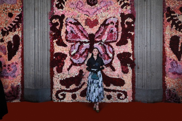 مجموعة Dior Cruise لعام 2024: احتفال بـ"فريدا كاهلو" والحرفية الاستثنائية