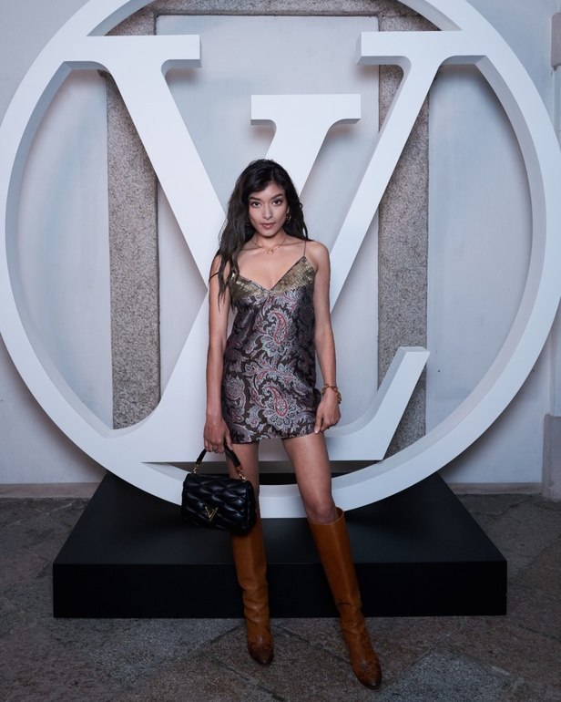 لويس فويتون تقدّم مجموعة Cruise 2024 بأجواء خيالية في إيزولا بيلا 