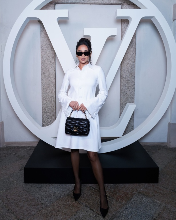 لويس فويتون تقدّم مجموعة Cruise 2024 بأجواء خيالية في إيزولا بيلا 