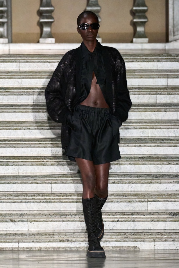 مجموعة Max Mara ريزورت 2024 تجمع بين فخامة الحرف الإيطالية وسحر الفولكلور السويدي 