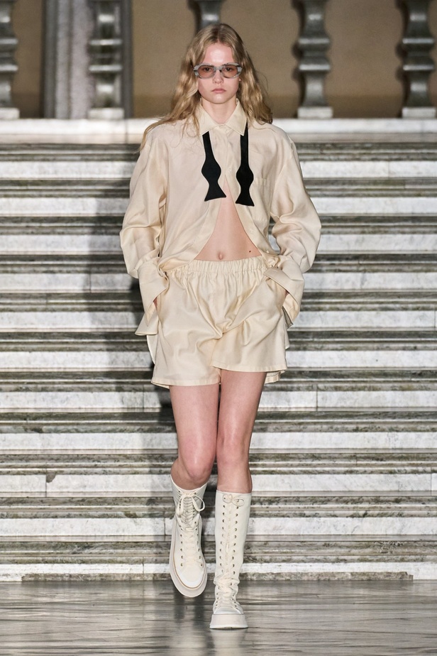 مجموعة Max Mara ريزورت 2024 تجمع بين فخامة الحرف الإيطالية وسحر الفولكلور السويدي 