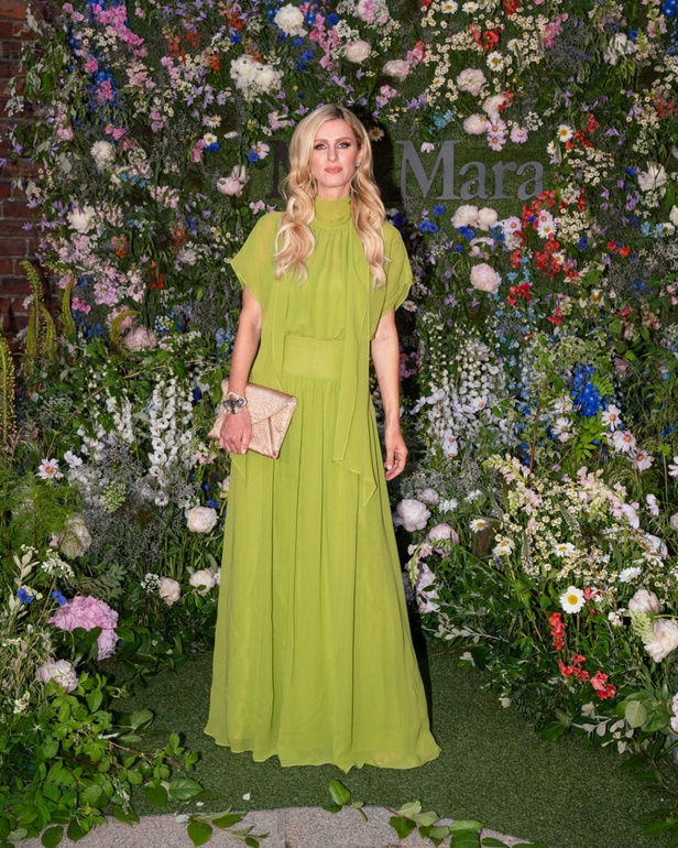 مجموعة Max Mara ريزورت 2024 تجمع بين فخامة الحرف الإيطالية وسحر الفولكلور السويدي 