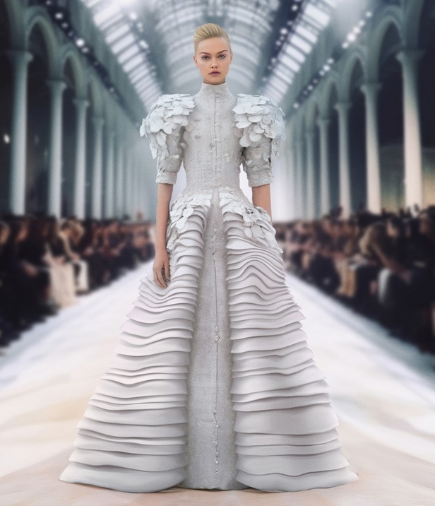 قفز فوق الزمن في مجموعة المصمم سعيد قبيسي لخريف 2024... يطوّع التكنولوجيا لمحاكاة المستقبل