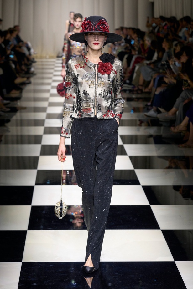 مجموعة Armani Privé لخريف وشتاء 2024 قصيدة للوردة بأجمل التصاميم 