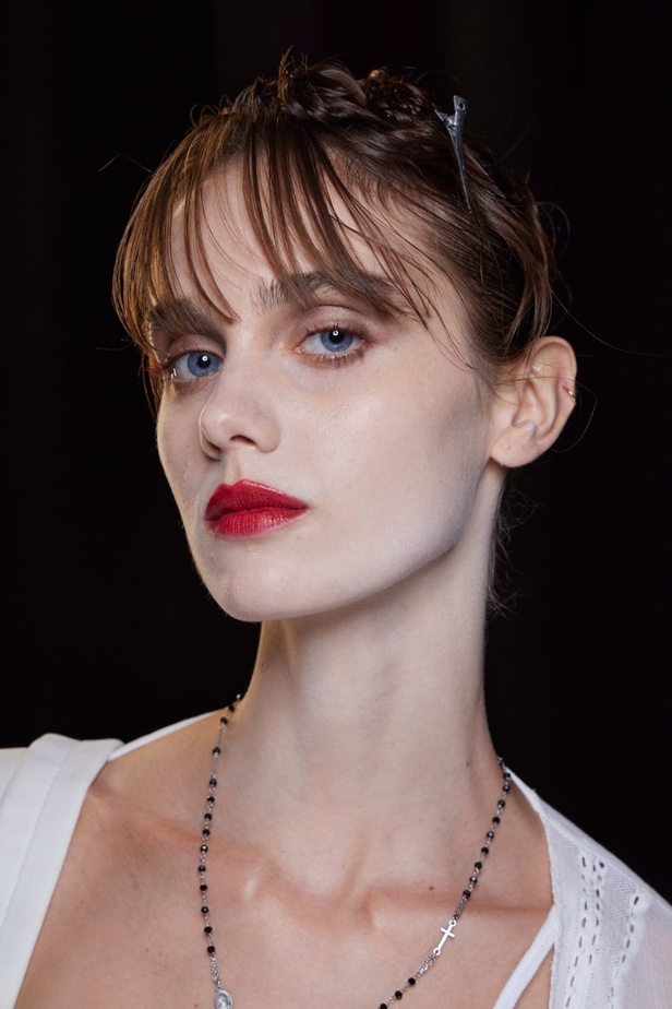 مجموعة Armani Privé لخريف وشتاء 2024 قصيدة للوردة بأجمل التصاميم 