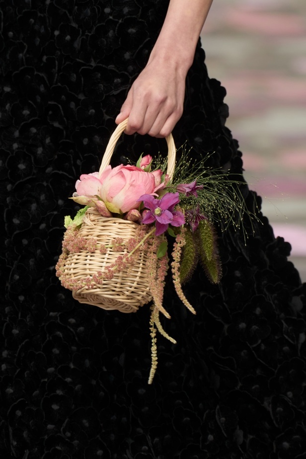 مجموعة CHANEL للهوت كوتور لموسم خريف وشتاء 2023-2024 تحتفل بسحر باريس 