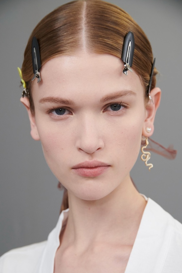 إطلالات جمالية من مجموعة كريستيان ديور الراقية لخريف وشتاء 2023-2024