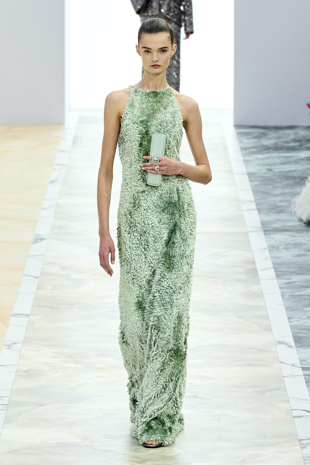 مجموعة Fendi للهوت كوتور خريف وشتاء 2023-2024.. أناقة راقية وفساتين فخمة