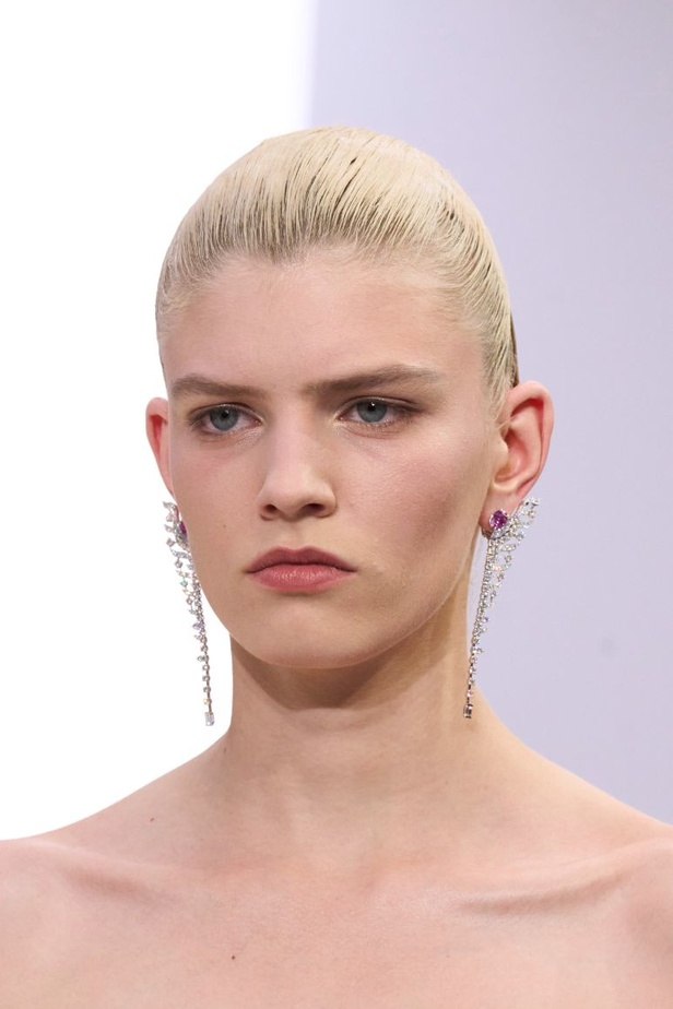 مجموعة Fendi للهوت كوتور خريف وشتاء 2023-2024.. أناقة راقية وفساتين فخمة