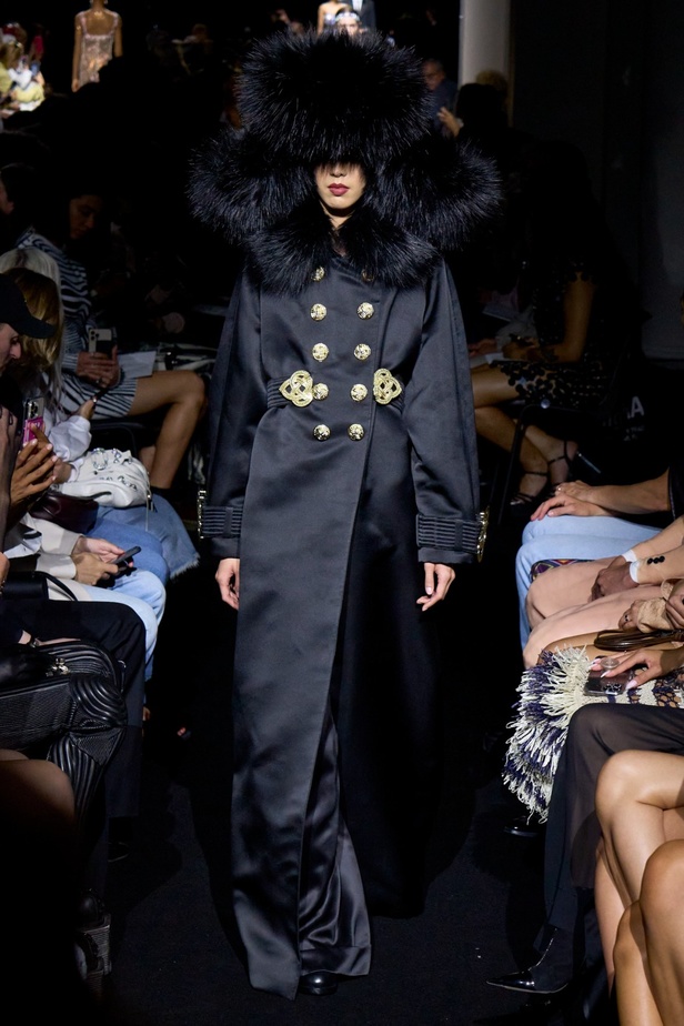 جوليان دوسينا يبرع في استحضار تراث Jean Paul Gaultier من خلال مجموعة كوتور خريف 2024