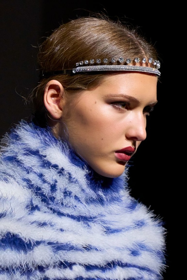 جوليان دوسينا يبرع في استحضار تراث Jean Paul Gaultier من خلال مجموعة كوتور خريف 2024