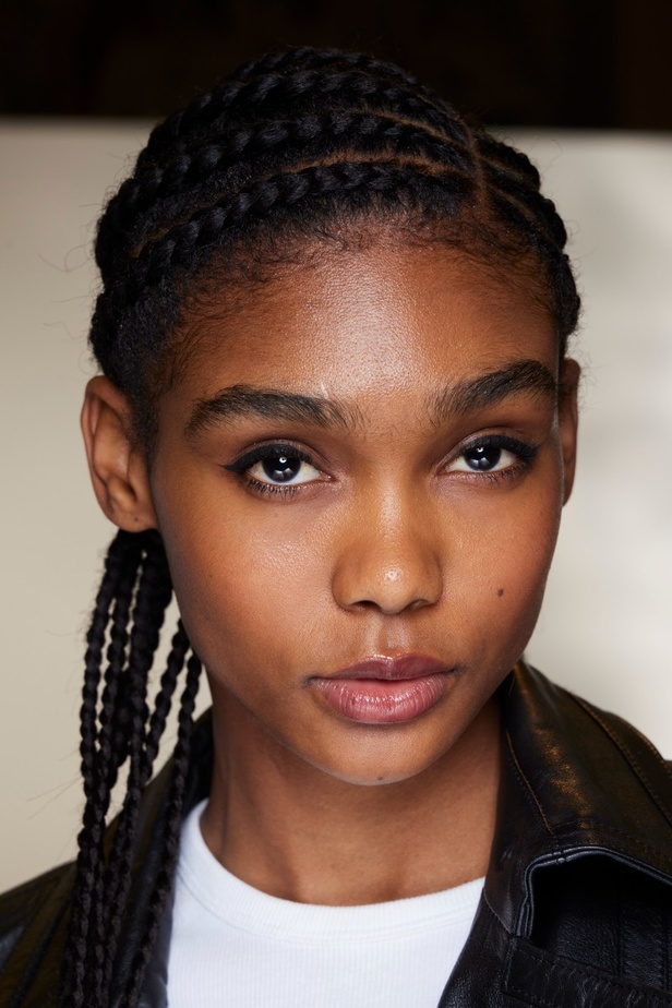 إطلالات جمالية من مجموعة جورج حبيقة للأزياء الراقية لخريف 2023