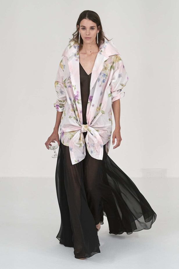 عرض أزياء Alexis Mabille لخريف وشتاء 2023- 2024.. عودة الزخرفات والساتان الى الواجهة