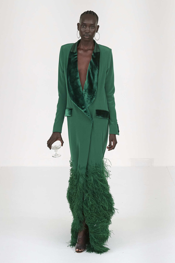 عرض أزياء Alexis Mabille لخريف وشتاء 2023- 2024.. عودة الزخرفات والساتان الى الواجهة