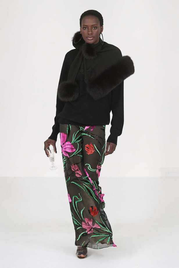 عرض أزياء Alexis Mabille لخريف وشتاء 2023- 2024.. عودة الزخرفات والساتان الى الواجهة