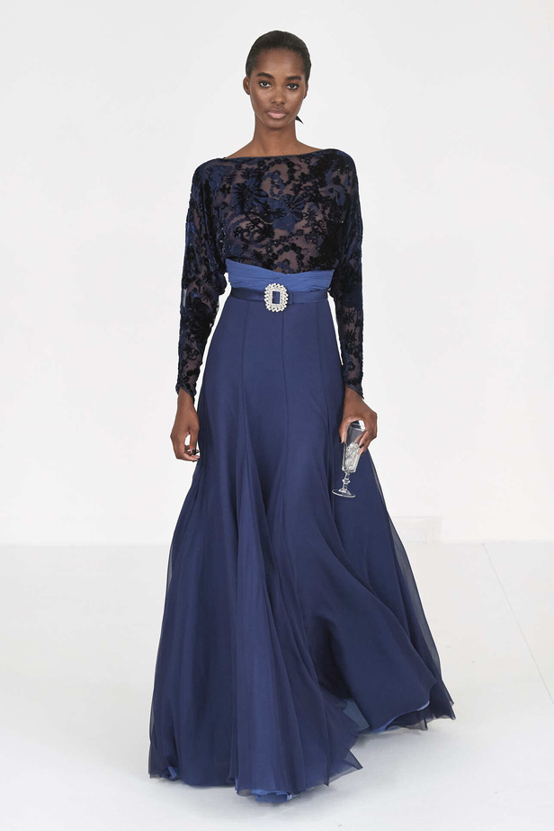 عرض أزياء Alexis Mabille لخريف وشتاء 2023- 2024.. عودة الزخرفات والساتان الى الواجهة