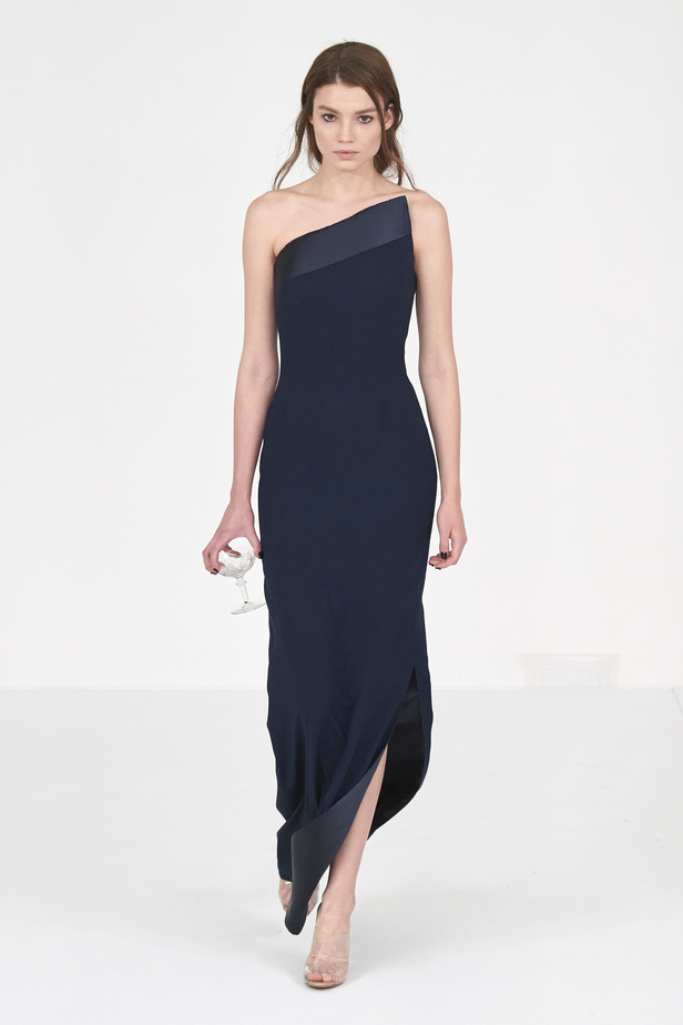 عرض أزياء Alexis Mabille لخريف وشتاء 2023- 2024.. عودة الزخرفات والساتان الى الواجهة