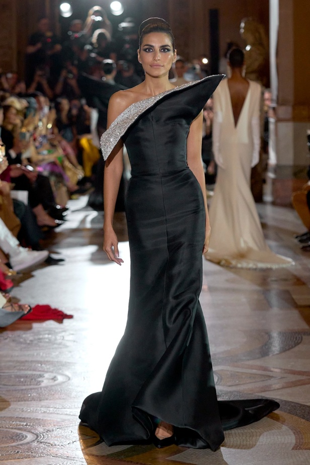 مجموعة Stéphane Rolland لخريف وشتاء 2024 تكرّم ماريا كالاس 