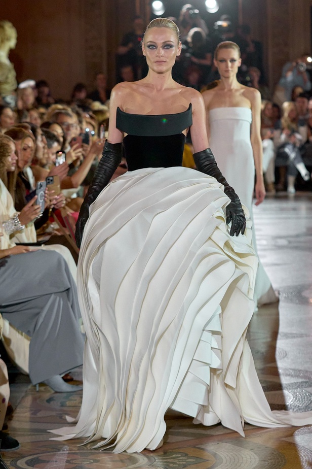 مجموعة Stéphane Rolland لخريف وشتاء 2024 تكرّم ماريا كالاس 