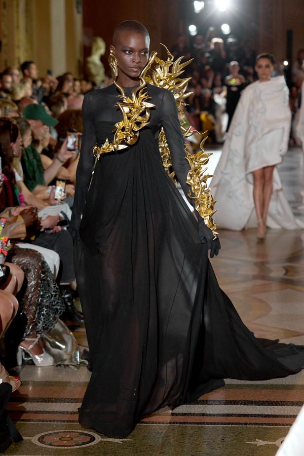 مجموعة Stéphane Rolland لخريف وشتاء 2024 تكرّم ماريا كالاس 